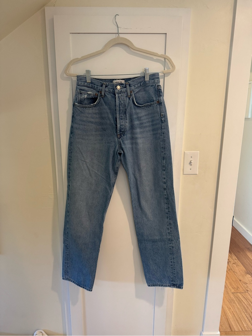 AGOLDE 90’s High Rise Straight Leg Jean- Classic Light/Medium Dark Wash - Picture 2 of 6